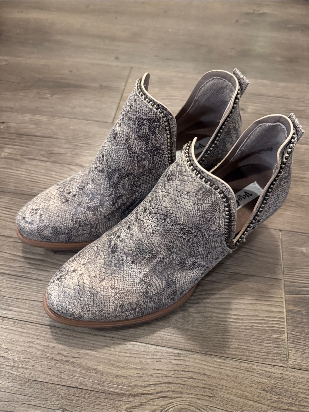 🆕 Very G Cream Marlene 2 Python Print Ankle Boots. 10. Like New!🔥 - Picture 8 of 10